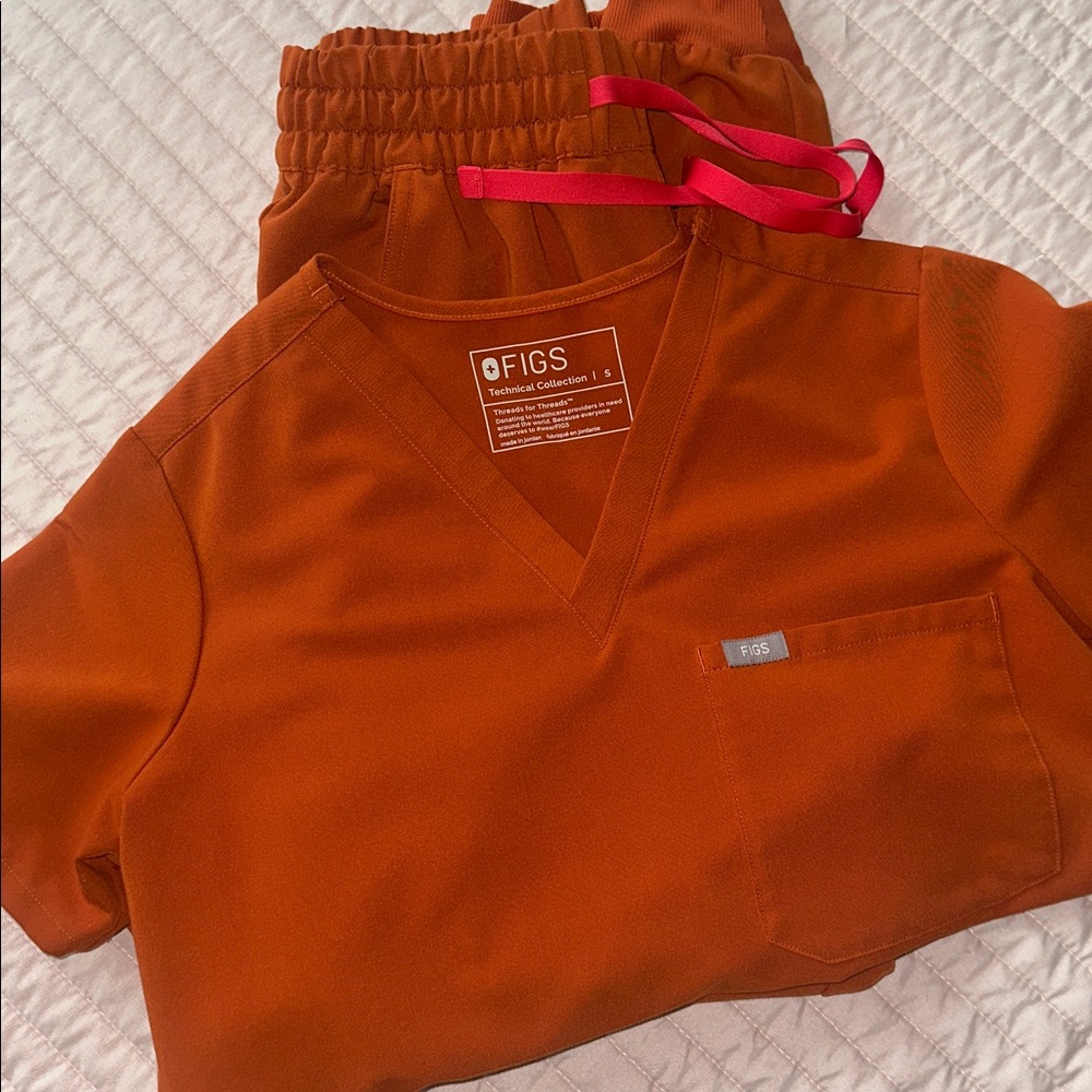 Figs Dirty Chai Scrub Set